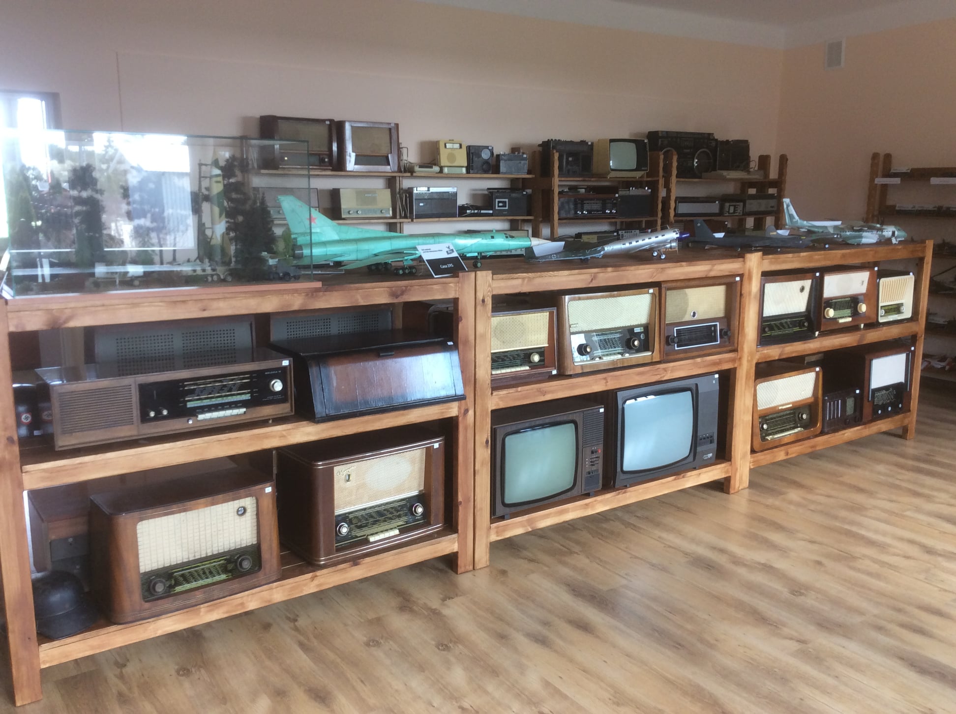 Unikatowa wystawa epokowych radioodbiorników oraz aparatów fotograficznych